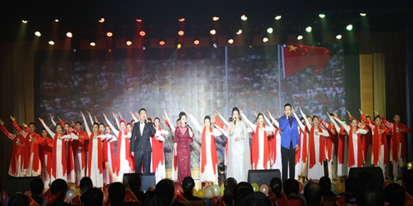 16、管理公司歌舞《中國》.jpg